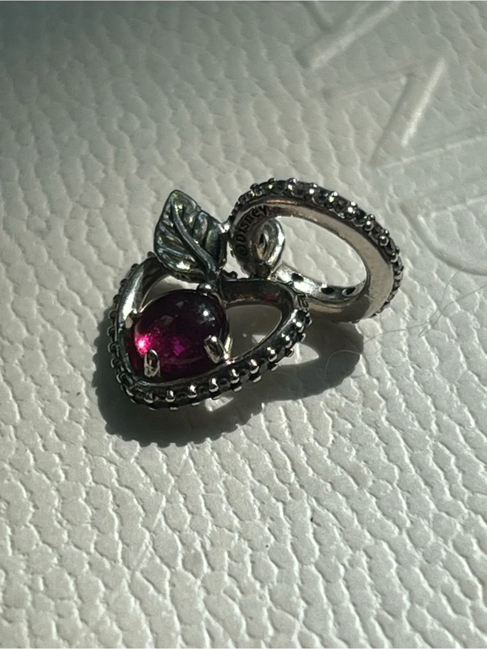 Pandora Snow White Pendant - Picture 4 of 6